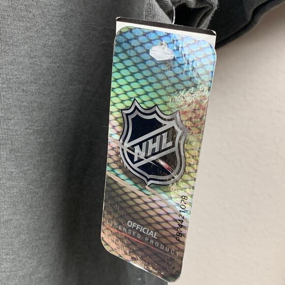 New York Islanders Hockey NHL Mens XL Hanes Short Sleeve PolyCotton Tee Shirt - Picture 2 of 4